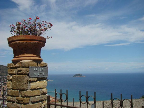 casa indipendente in vendita ad Alassio