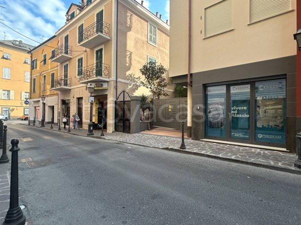 negozio in vendita ad Alassio