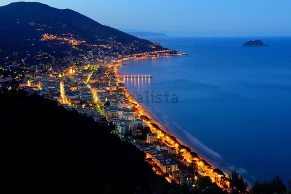 casa indipendente in vendita ad Alassio