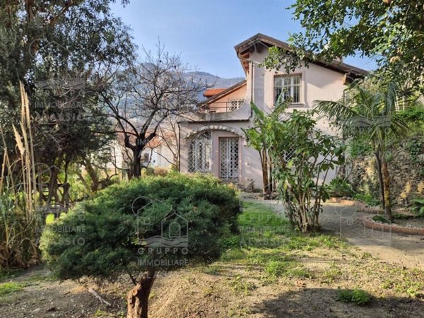 casa indipendente in vendita ad Alassio