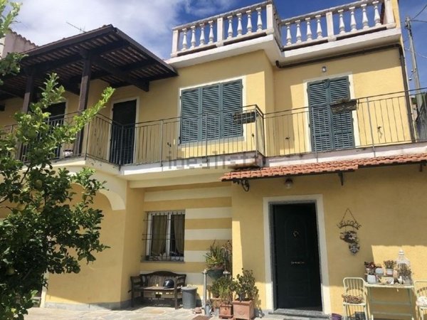 casa indipendente in vendita ad Alassio