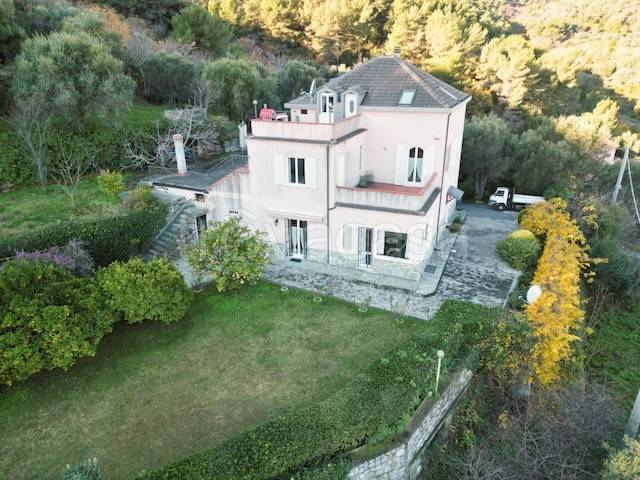 casa indipendente in vendita ad Alassio in zona Solva