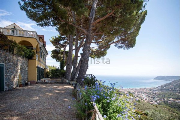appartamento in vendita ad Alassio