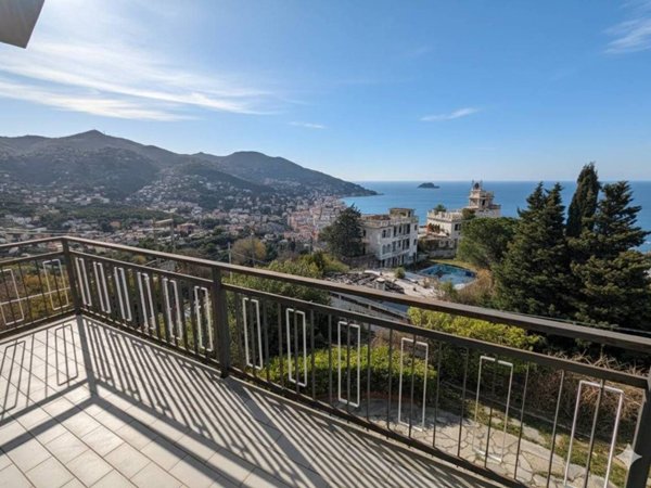 casa indipendente in vendita ad Alassio