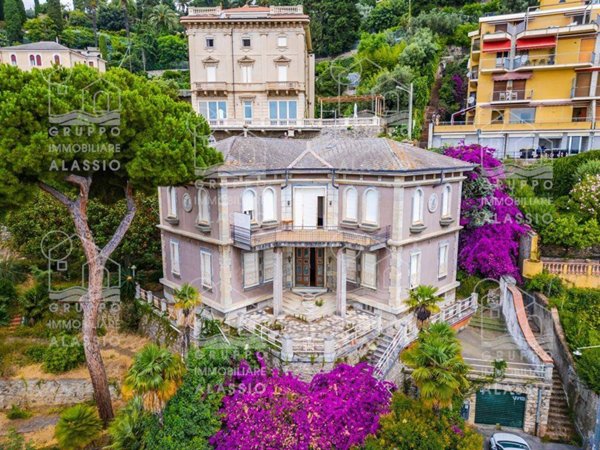 casa indipendente in vendita ad Alassio