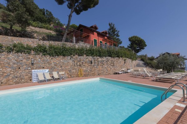 casa indipendente in vendita ad Alassio