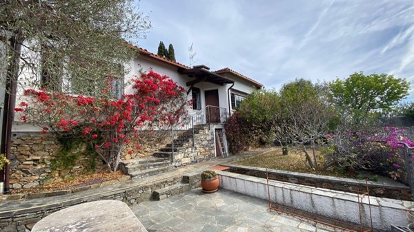 casa indipendente in vendita ad Alassio