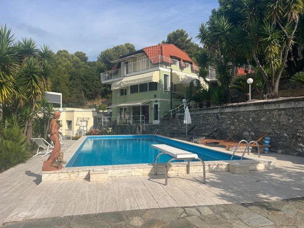casa indipendente in vendita ad Alassio