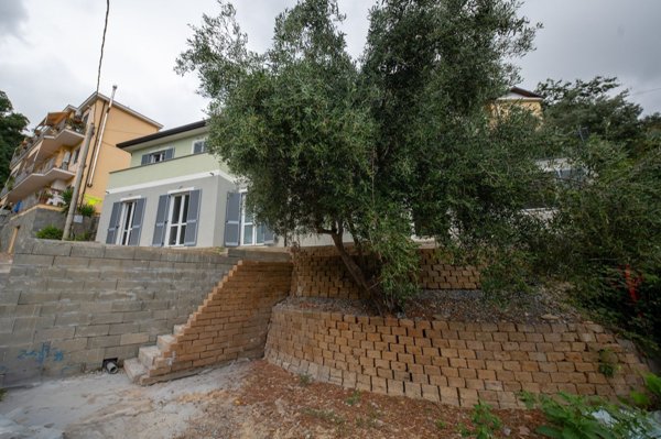 casa indipendente in vendita ad Alassio