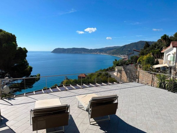 casa indipendente in vendita ad Alassio in zona Solva