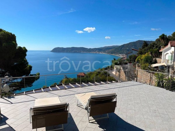 casa indipendente in vendita ad Alassio