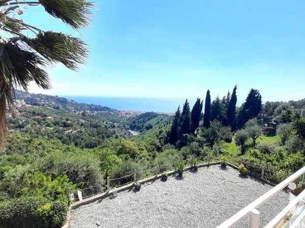 casa indipendente in vendita ad Alassio