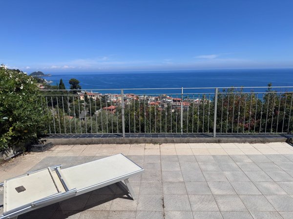 appartamento in vendita ad Alassio