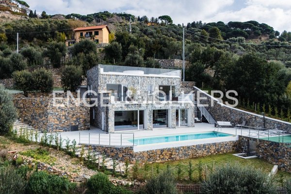 casa indipendente in vendita ad Alassio