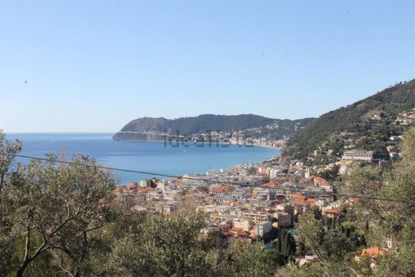 casa indipendente in vendita ad Alassio
