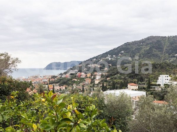 casa indipendente in vendita ad Alassio