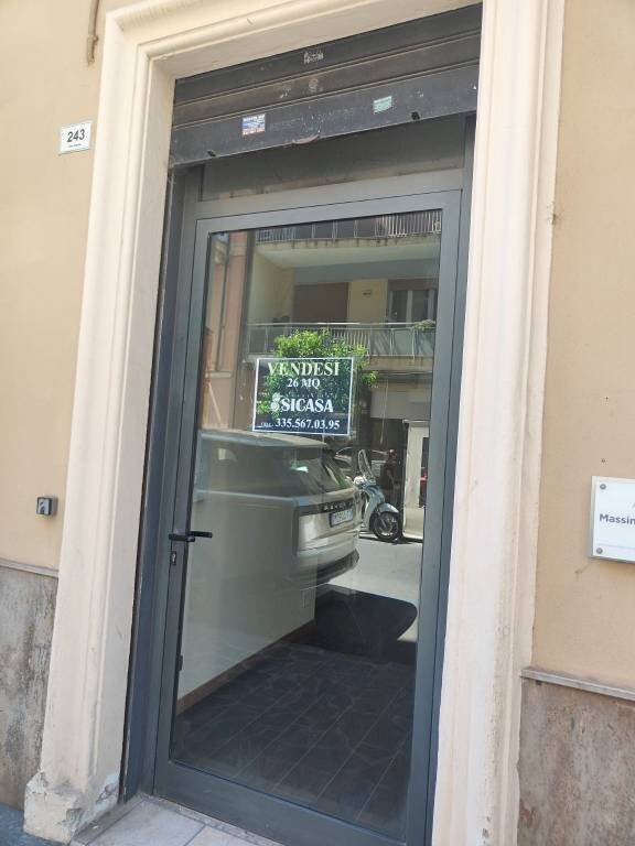 negozio in vendita ad Alassio