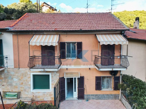 casa indipendente in vendita ad Alassio in zona Moglio