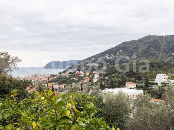 casa indipendente in vendita ad Alassio