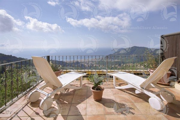 casa indipendente in vendita ad Alassio