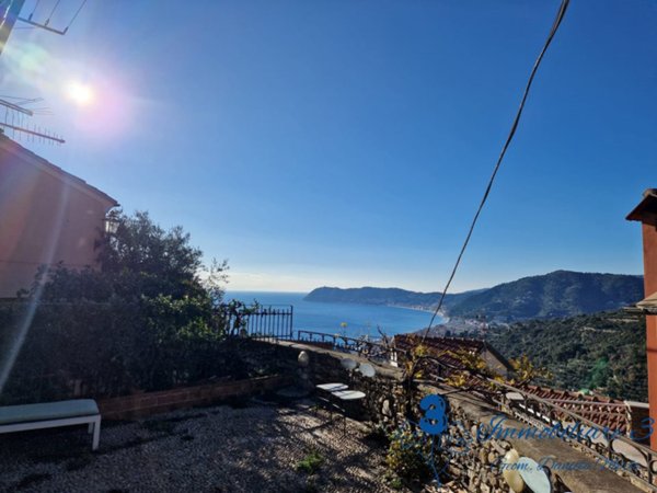casa indipendente in vendita ad Alassio in zona Solva