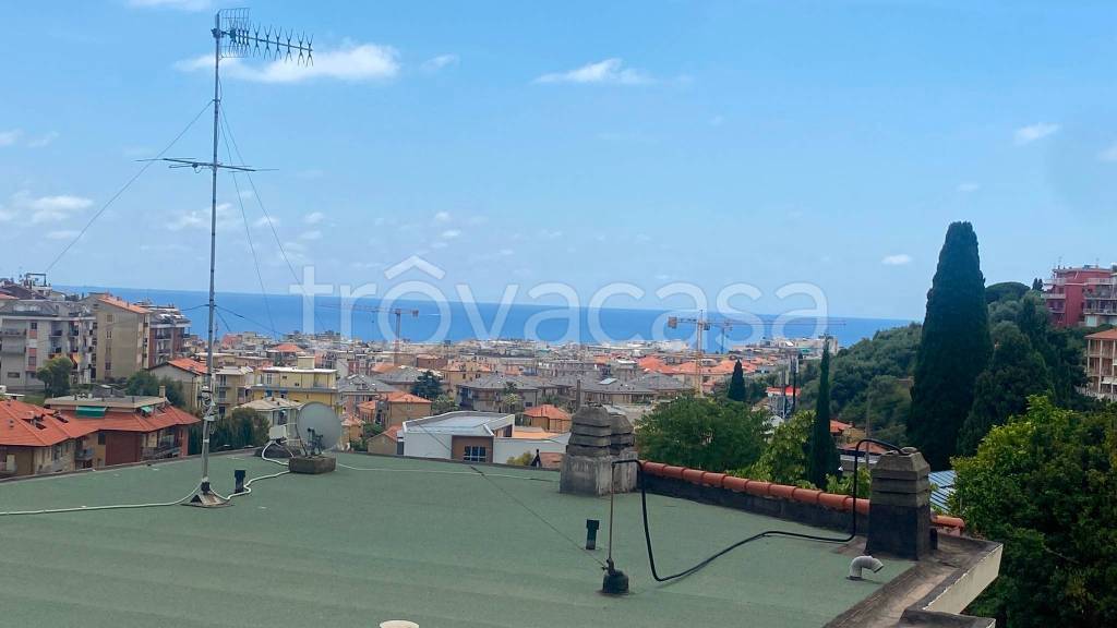 appartamento in vendita ad Alassio in zona Moglio