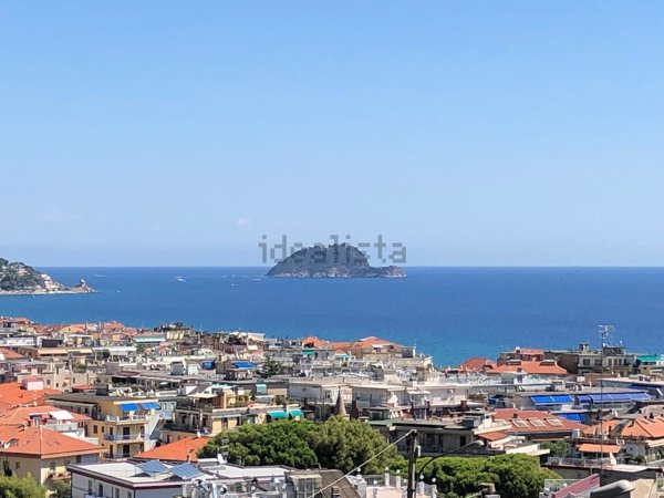appartamento in vendita ad Alassio in zona Solva