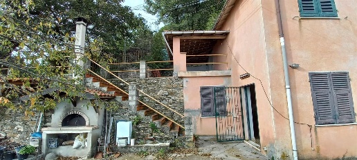 casa indipendente in vendita ad Alassio in zona Moglio