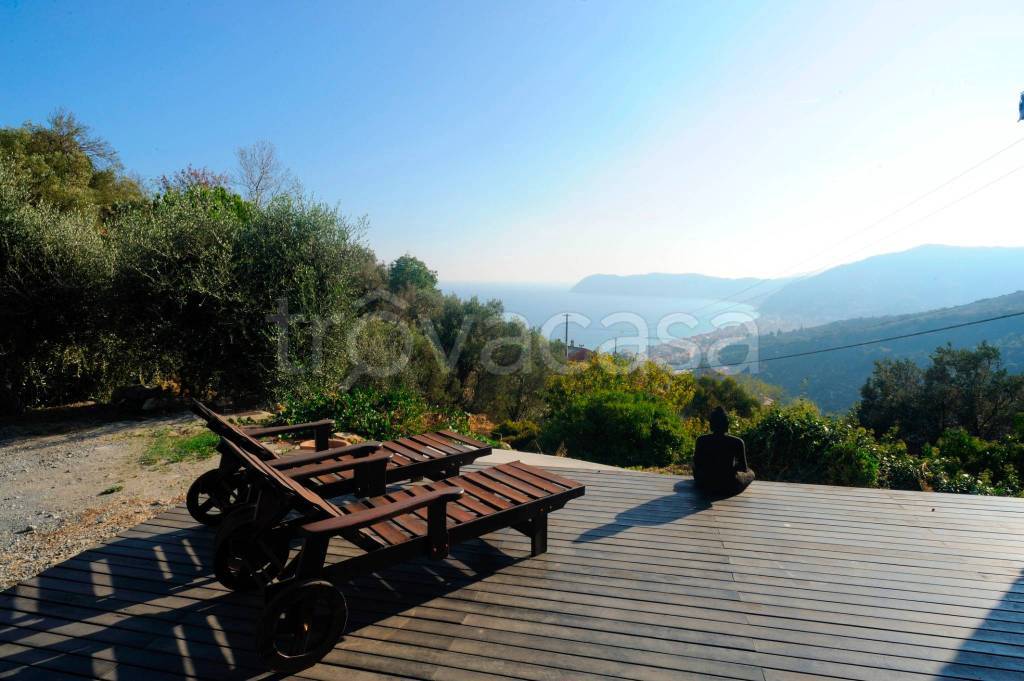 casa indipendente in vendita ad Alassio in zona Solva