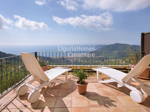 casa indipendente in vendita ad Alassio in zona Moglio
