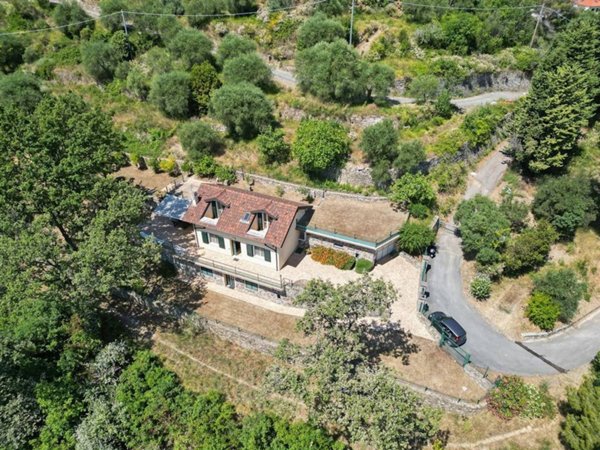 casa indipendente in vendita ad Alassio in zona Solva
