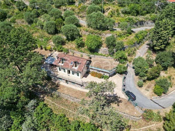 casa indipendente in vendita ad Alassio in zona Solva
