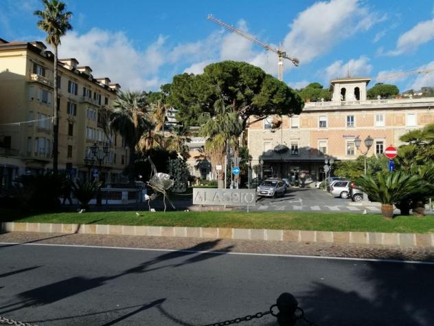 negozio in vendita ad Alassio