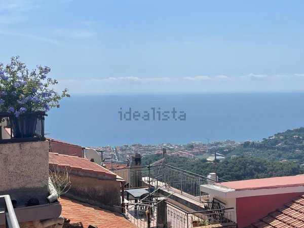 casa indipendente in vendita ad Alassio in zona Moglio
