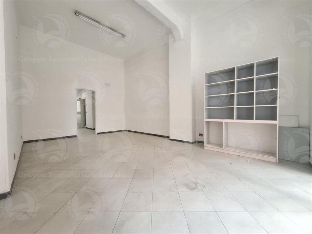 negozio in vendita ad Alassio