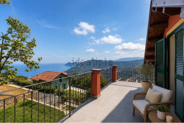 casa indipendente in vendita ad Alassio