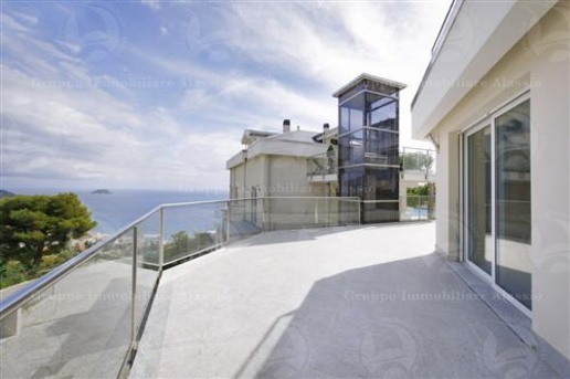 appartamento in vendita ad Alassio