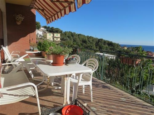 casa indipendente in vendita ad Alassio
