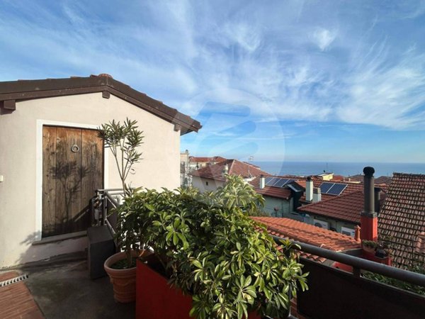 casa indipendente in vendita ad Alassio in zona Moglio