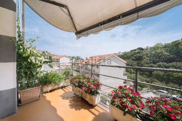 appartamento in vendita ad Alassio in zona Moglio