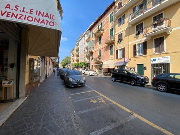 locale commerciale in vendita ad Alassio