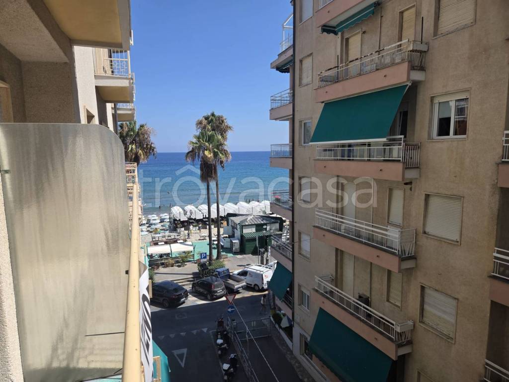 appartamento in vendita ad Alassio