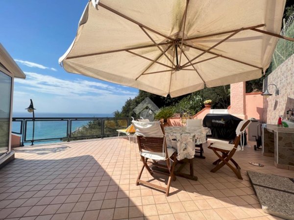 appartamento in vendita ad Alassio in zona Solva
