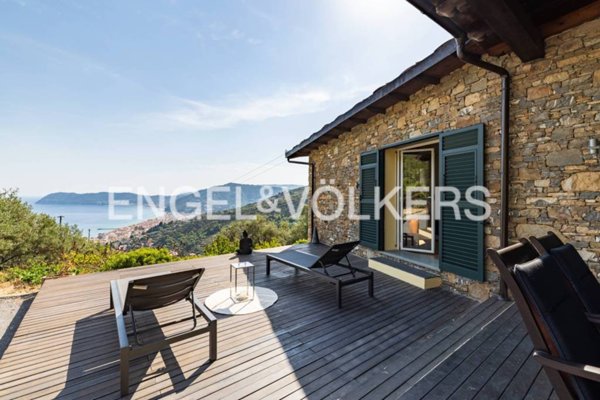 casa indipendente in vendita ad Alassio in zona Solva