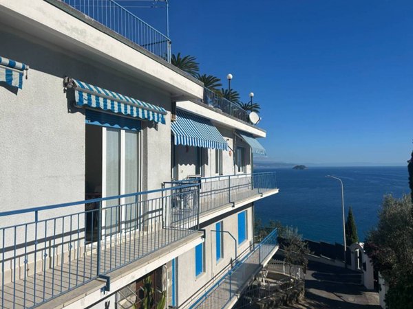 appartamento in vendita ad Alassio in zona Moglio