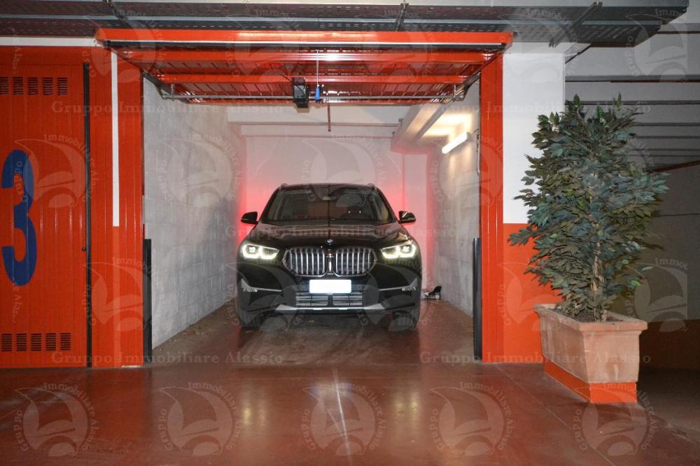 box auto in vendita ad Alassio