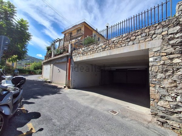 box auto in vendita ad Alassio in zona Solva