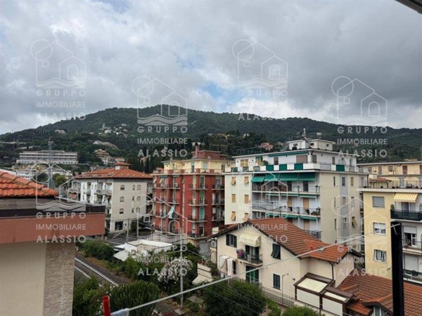 appartamento in vendita ad Alassio