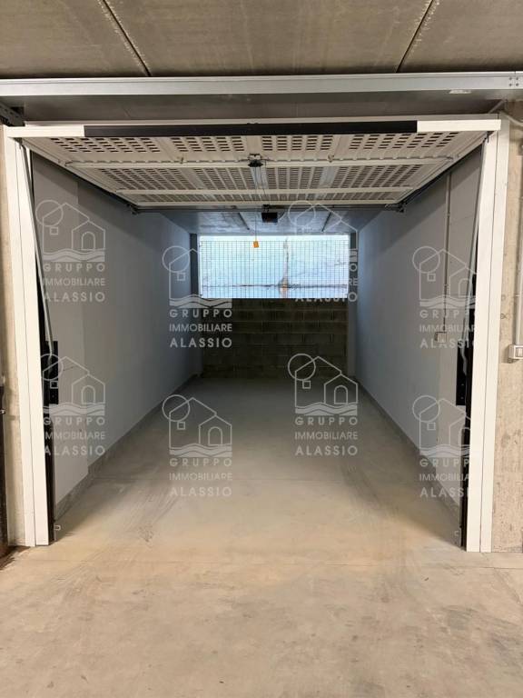 box auto in vendita ad Alassio in zona Solva