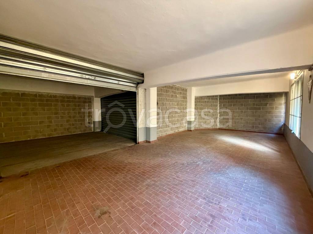box auto in vendita ad Alassio